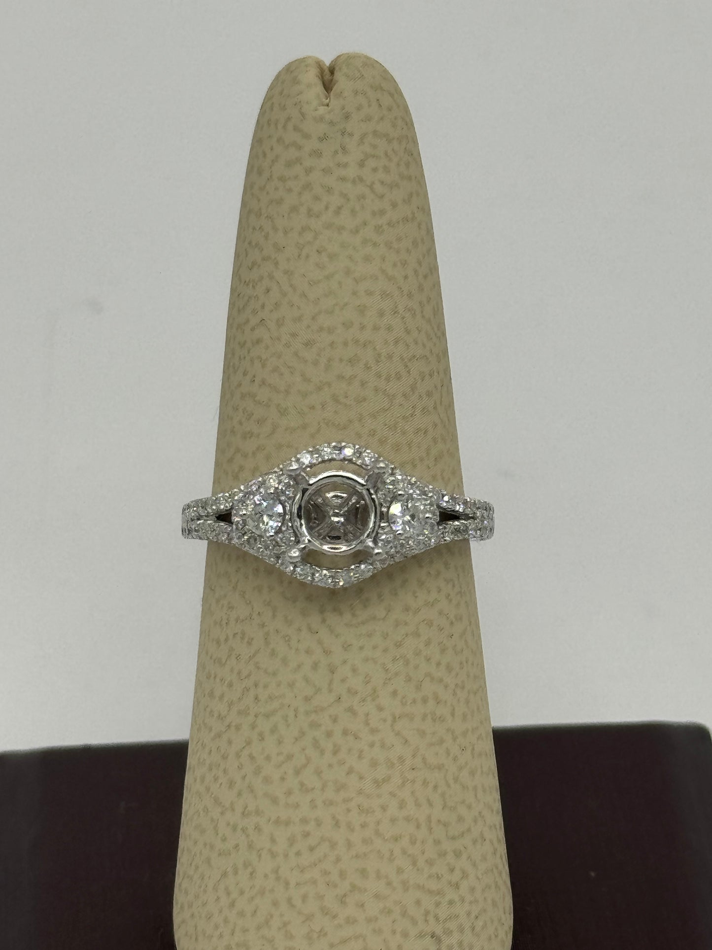 14K White Gold Ring Round Cut