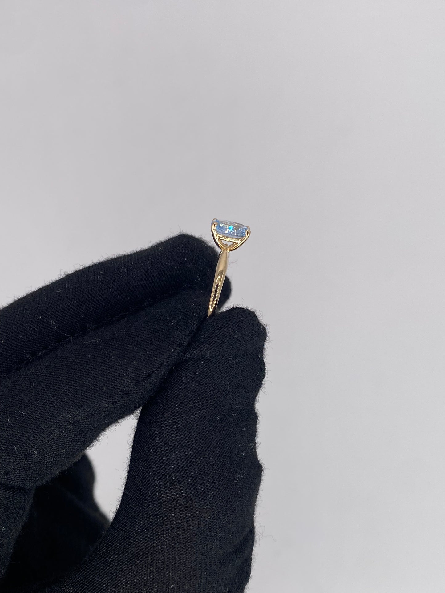 Oval Ring 14K Yellow Gold - Blue Stone