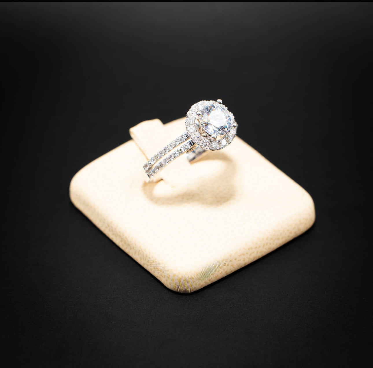 14K White Gold Ring Round Cut
