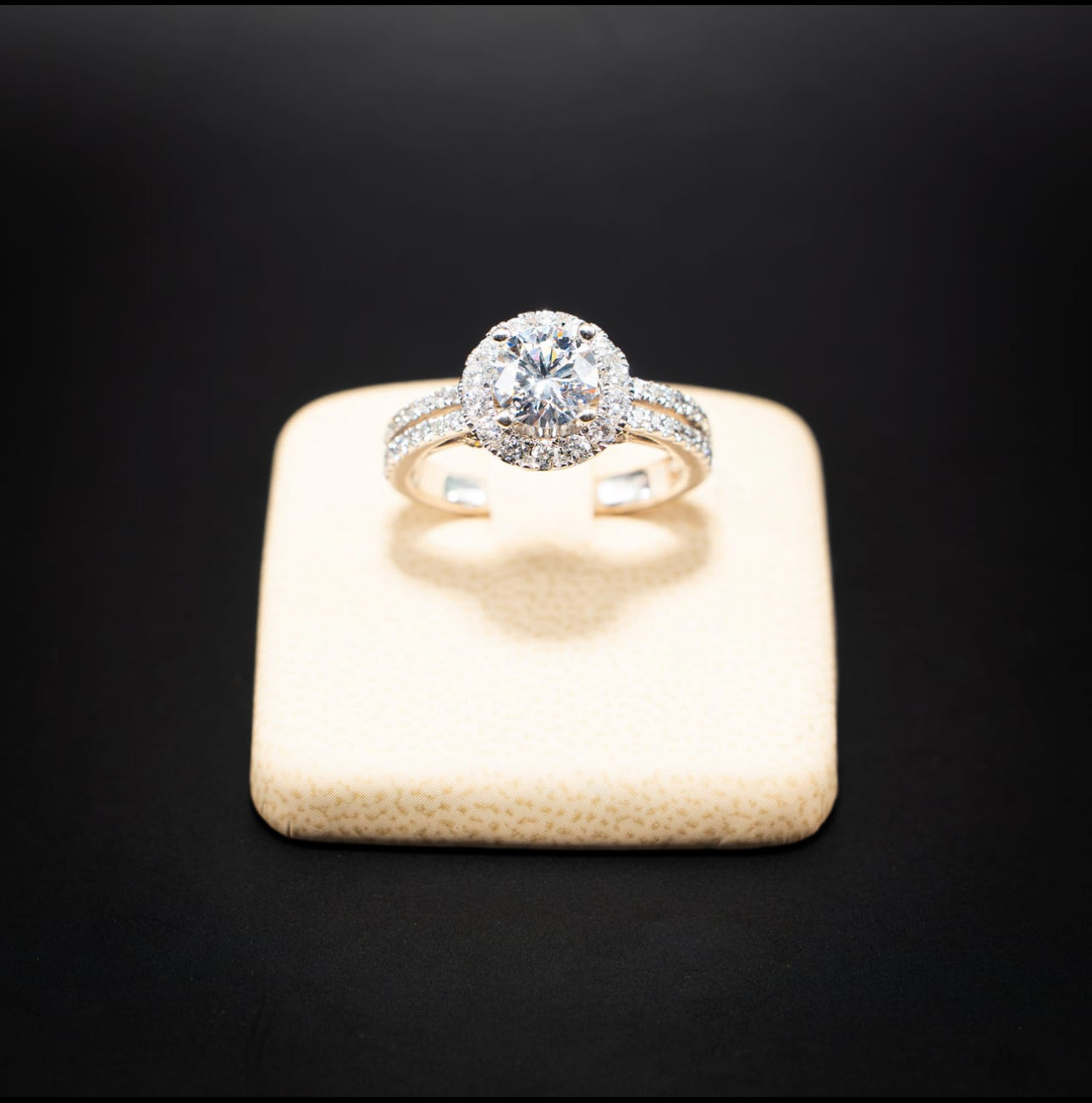 14K White Gold Ring Round Cut