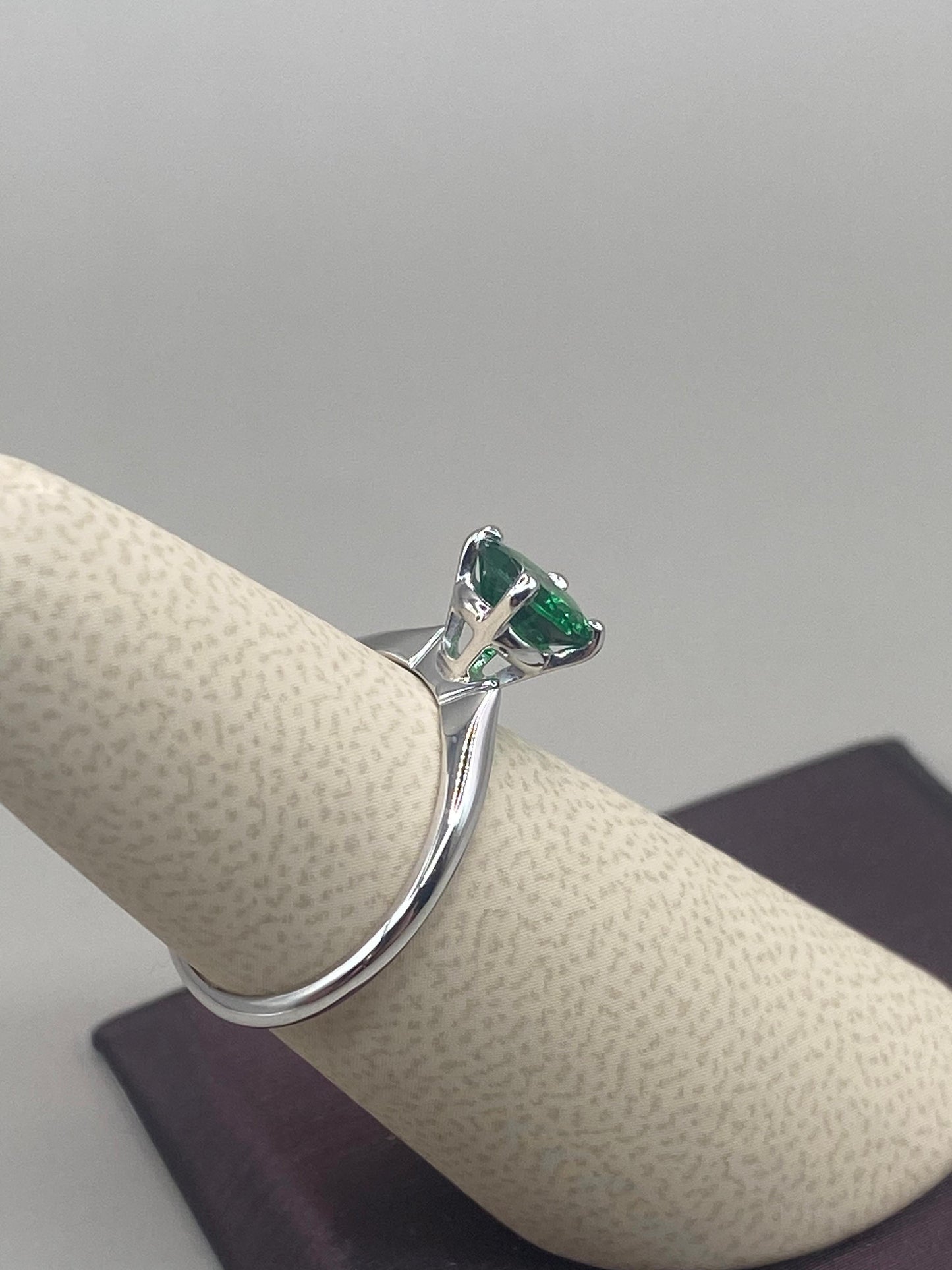 Solitare Ring 14K Yellow Gold - Green Stone