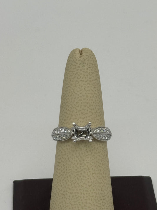 14K White Gold For Round Stone